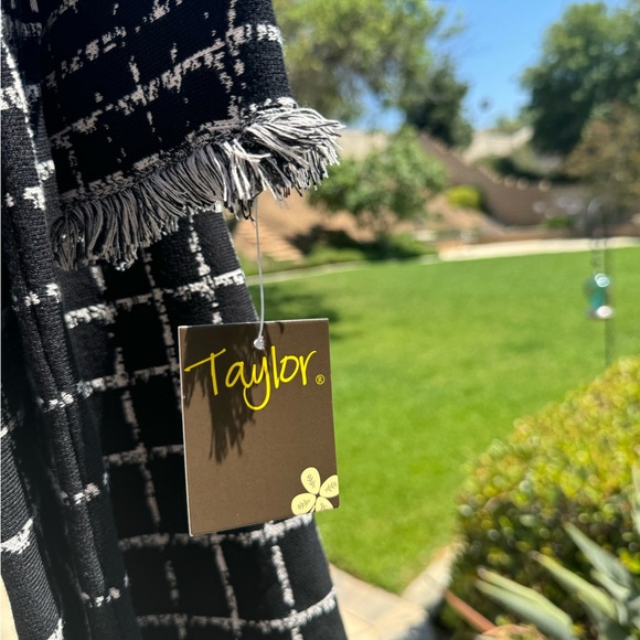 Taylor Dress - Picture 4 of 5